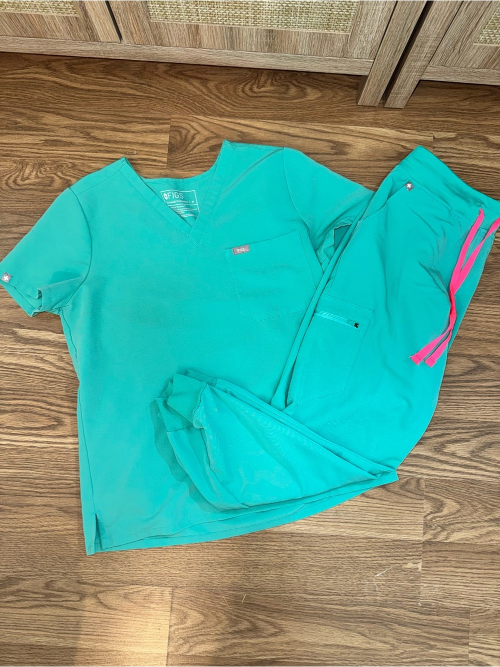 FIGS Women’s Surgical Green Catarina Top & Zamora Jogger Scrub Set M/MP